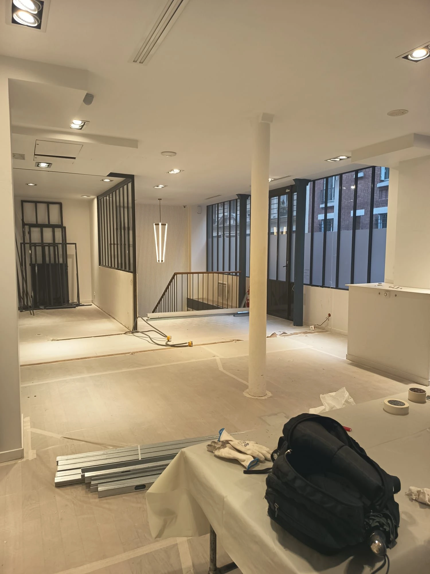 Verrières et éclairage — Bureau médical SRLF, Paris 11e