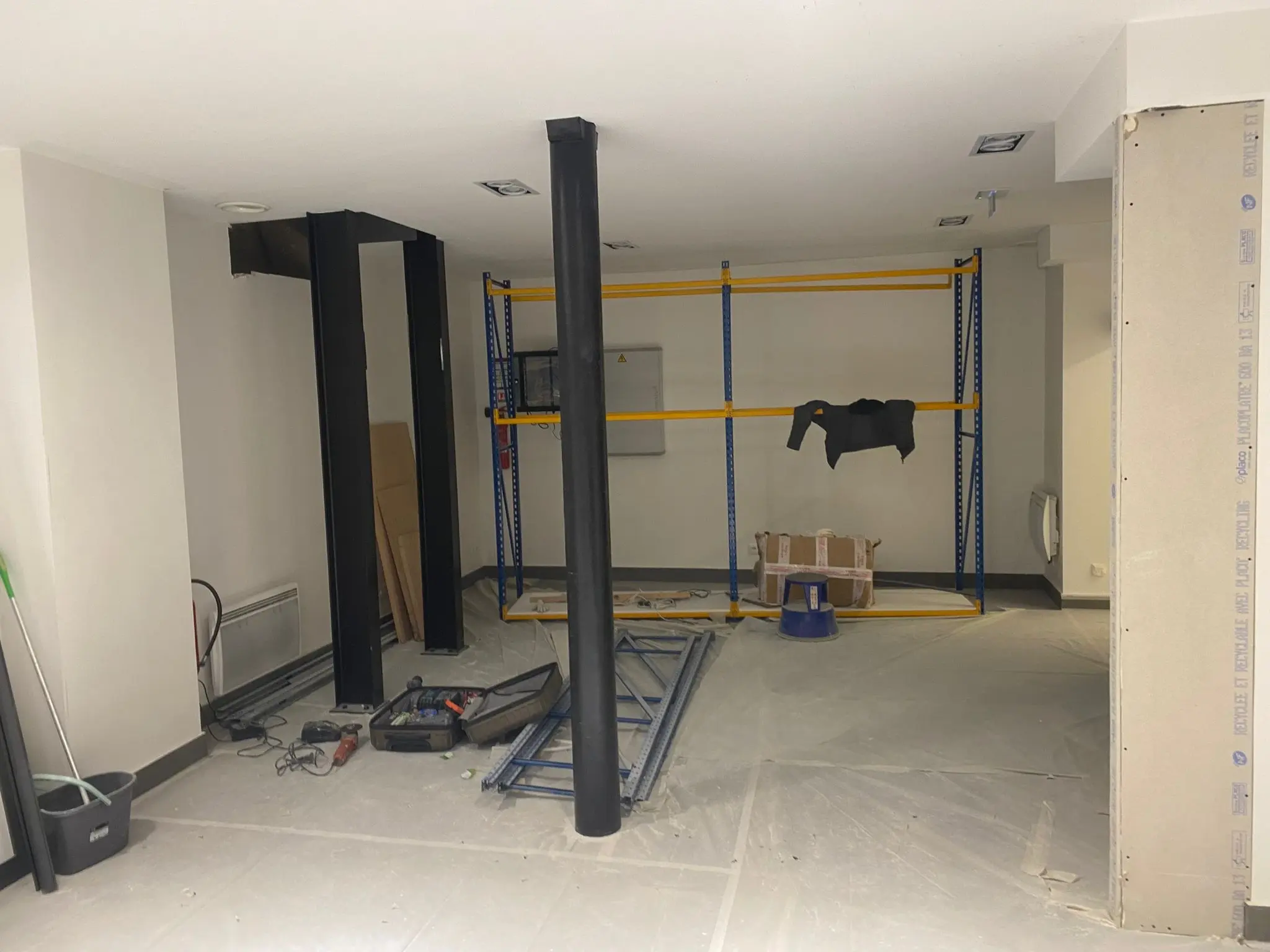 Niveau technique en rénovation — Bureau médical SRLF, Paris 11e