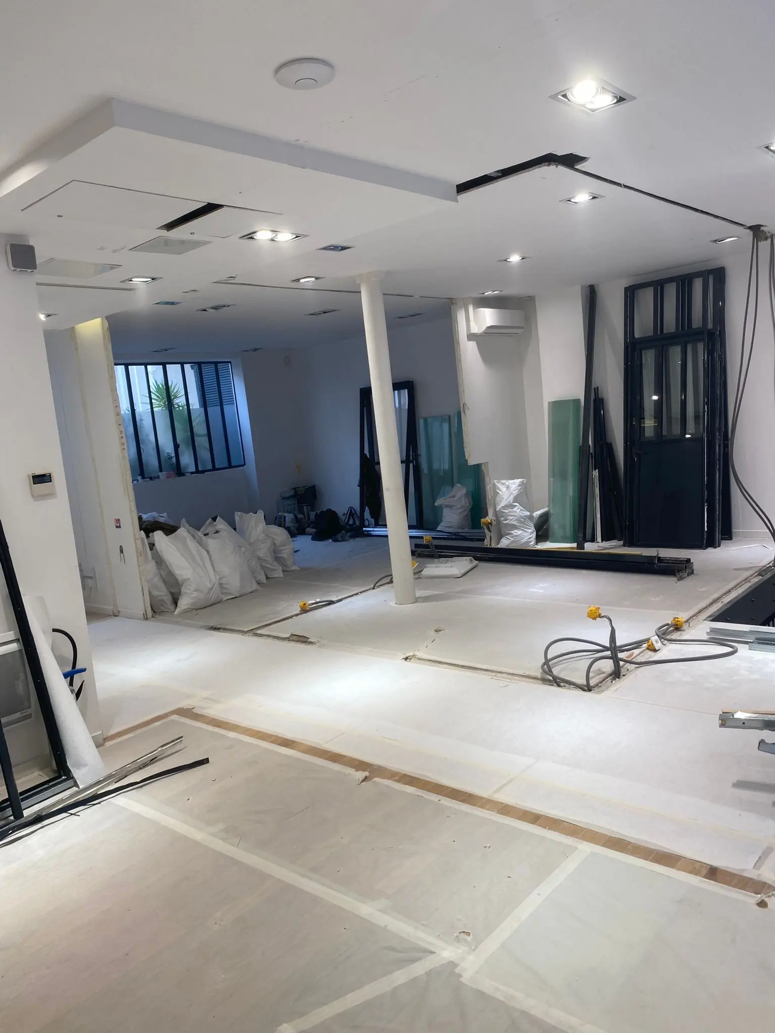 Rénovation tertiaire, plateau et verrières — Bureau médical SRLF, Paris 11e