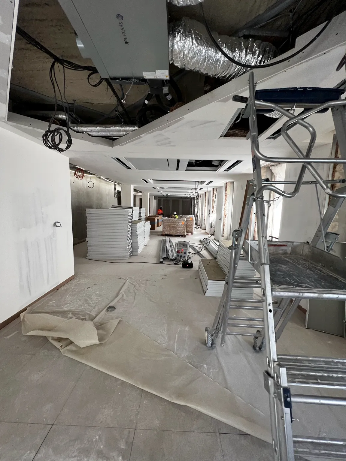 Bureaux I.T. (workplace) — avant